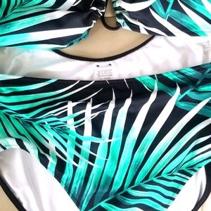 New one piece w/ palm leaf print fr Pink